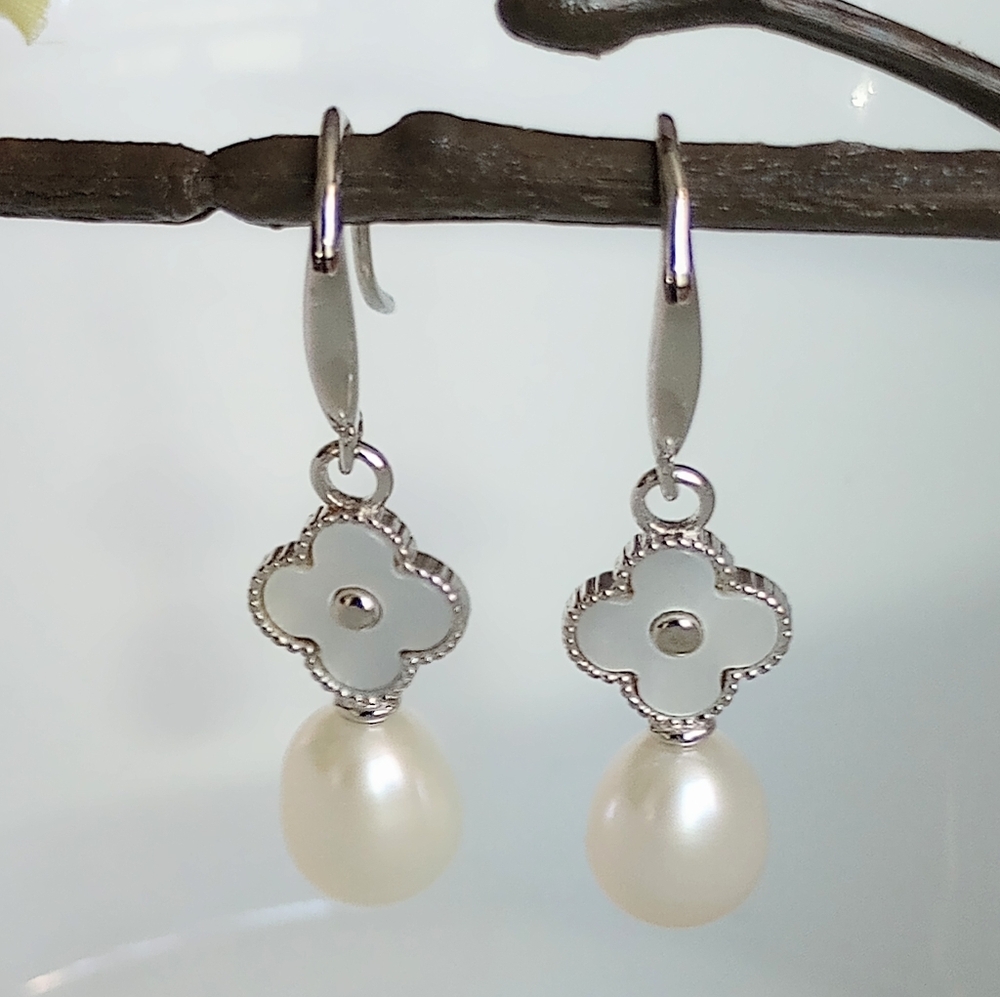 S925 Mother of Pearl Clover Freshwater Pearl Dangling Earrings